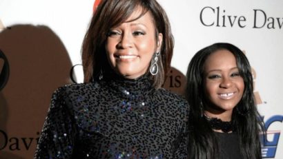Fiica lui Whitney Houston, găsită fără suflare în cadă
