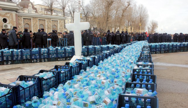 La Constanţa se pregătesc sticlele cu aghiasmă