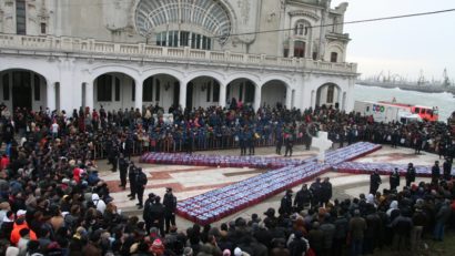 Peste 10.000 de enoriaşi aşteptaţi la slujba de la Constanţa. Jandarmii vor asigura ordinea publică de Bobotează