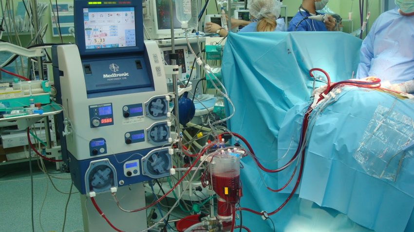 Primul termen în dosarul de mită de la Clinica de Chirurgie Cardiovasculară din Constanţa