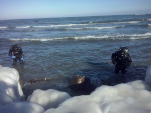Studentul la marină care se pare că s-a aruncat ieri în mare este căutat şi astăzi