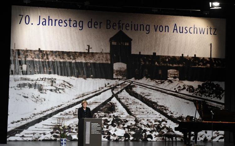 Supravieţuitori ai Holocaustului, decoraţi de preşedintele Klaus Iohannis
