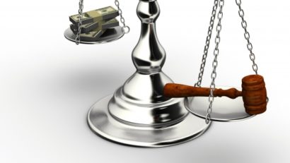 Fost secretar de stat în Ministerul Justiţiei, urmărit penal. Acesta ar fi luat mită costume de vânătoare, bani şi vacanţe