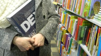 Hoți dornici de cultură: Prinși în timp ce spărgeau biblioteca din Eforie