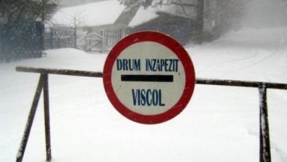 Maşini blocate în zăpadă pe DN22, între Isaccea şi Măcin