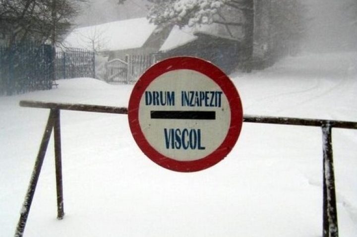 Maşini blocate în zăpadă pe DN22, între Isaccea şi Măcin