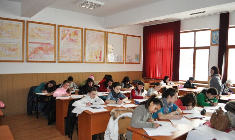 Fizică, Religie, Matematică. Elevii din Constanţa se întrec în concursuri