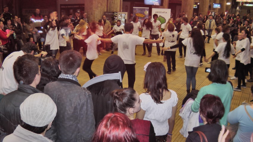 Duminică: Flashmob cu statui „înghețate”