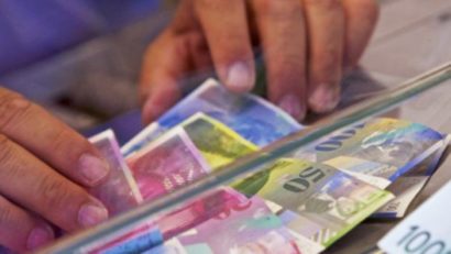 Francul elveţian. Nebunie la casele de schimb valutar