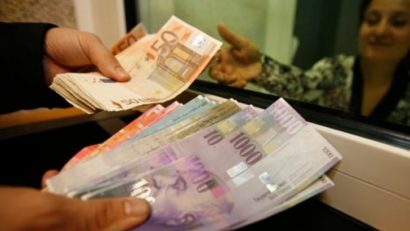 Decizii amânate în cazul celor cu credite în franci elveţieni