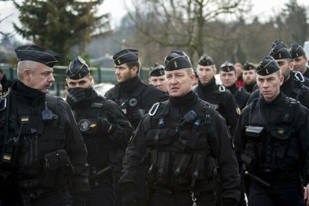 FRANȚA. Cinci arestați în cadrul unei operațiuni antijihadiste
