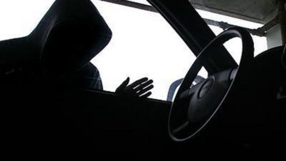 Un tânăr din Năvodari a fost ARESTAT după ce a încercat să fure o maşină şi a fost surprins de proprietar