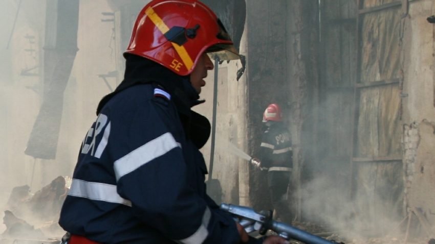 Bărbat carbonizat în incendiu, la Lumina, în prima zi a anului