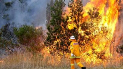 (VIDEO) Pompierii australieni continuă lupta cu cele mai grave incendii de vegetaţie din ultimele trei decenii