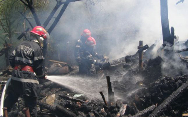 Incendiu la o locuinţă din cartierul Viile Noi