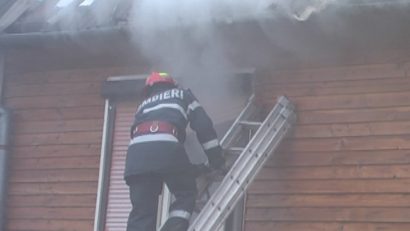 ALERTĂ pe strada Alexandru cel Bun din Constanţa. ARDE o casă!