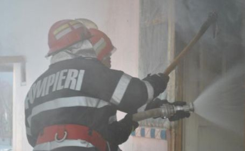(UPDATE) Centrală termică în flăcări, la Constanţa, pe strada Gheorghe Marinescu