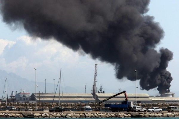 UPDATE: O navă MILITARĂ a luat foc în şantierul Naval Midia!