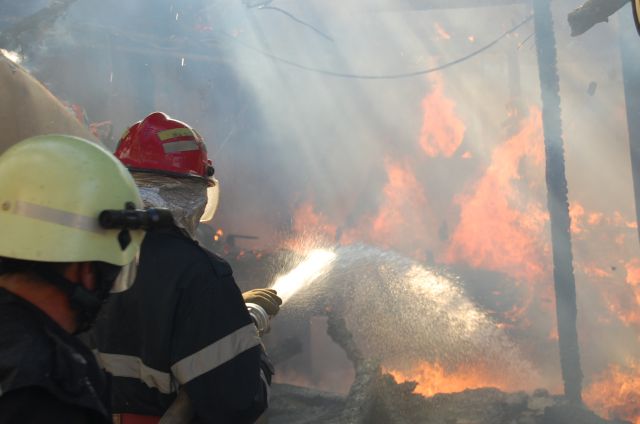 (UPDATE) TULCEA: Incendiu la un adăpost de animale din Jijila