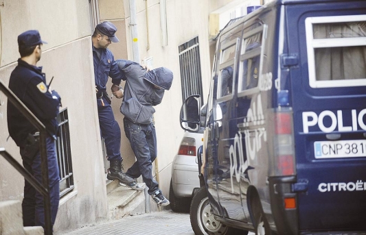 Islamişti suspectaţi că pregăteau atentate, arestaţi în Spania
