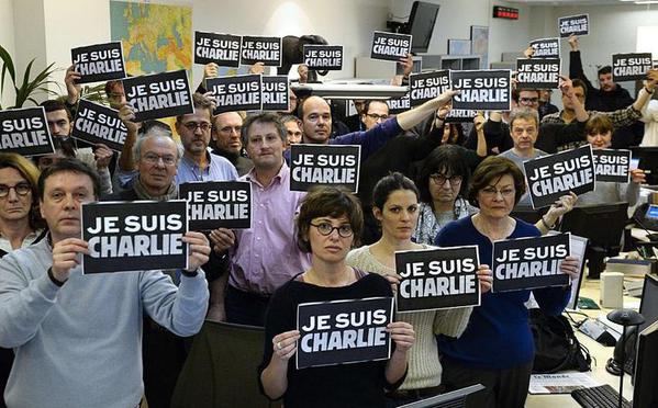 „JE SUIS CHARLIE” -Campanie impresionantă de solidarizare printre jurnaliştii din întreaga lume