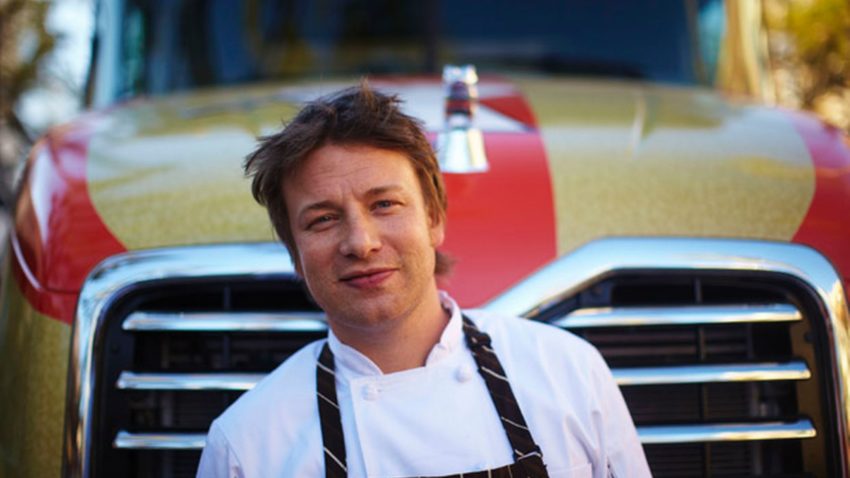 Jamie Oliver: Zahărul poate distruge vieţi şi ar trebui impozitat la fel ca tutunul