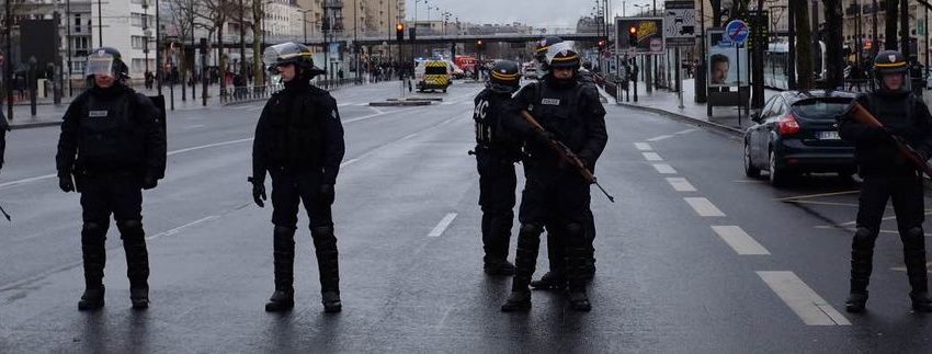 (UPDATE) Parisul, DEVASTAT. Oameni morţi, atacuri INUMANE