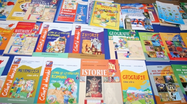 (AUDIO) Achiziţia manualelor şcolare ar trebui făcută după o lege specifică