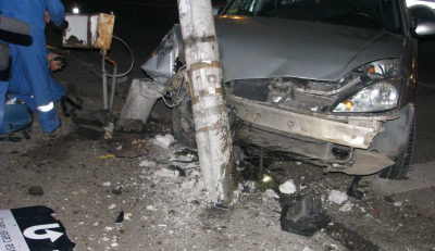 Prima victimă a patinoarului din traficul constănţean. Un şofer a ajuns cu maşina în stâlp