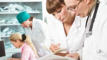ALARMĂ. Medicii pleacă în străinătate. Numărul lor în spitalele din România, la jumătate faţă de NECESAR!