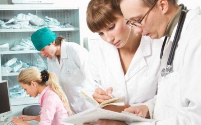 ALARMĂ. Medicii pleacă în străinătate. Numărul lor în spitalele din România, la jumătate faţă de NECESAR!