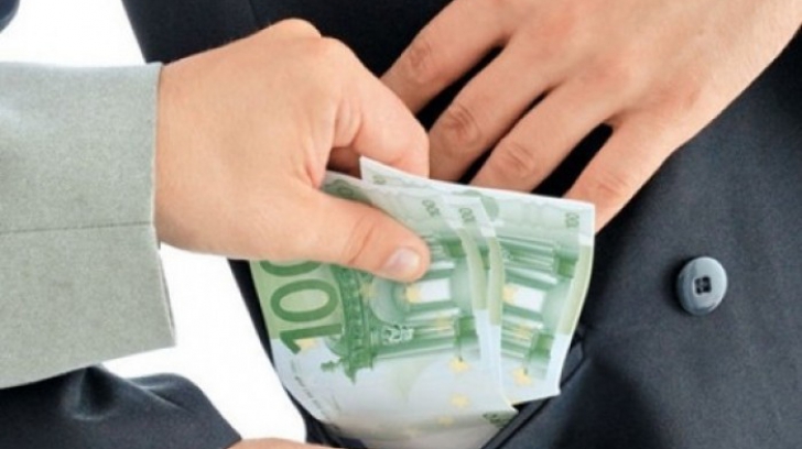 Şefa Serviciului resurse umane de la Primăria Sector 2, reţinută pentru că a luat mită