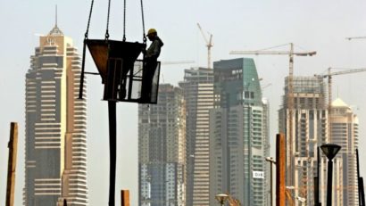 Zece muncitori români captivi în Qatar
