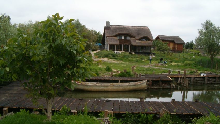 Hotelierii din Delta Dunării, împovăraţi de dările către stat
