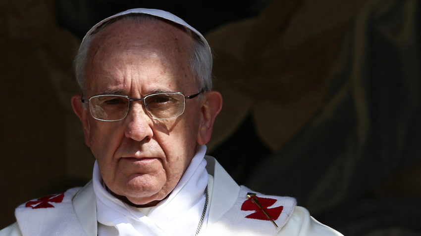 Papa le cere liderilor musulmani să condamne extremismul religios violent