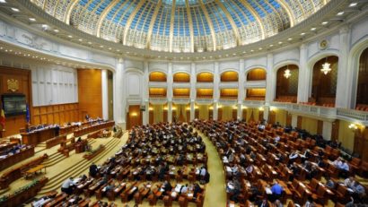 Un grup de jurnalişti cere transparenţa dezbaterilor din Parlament pe Codul electoral