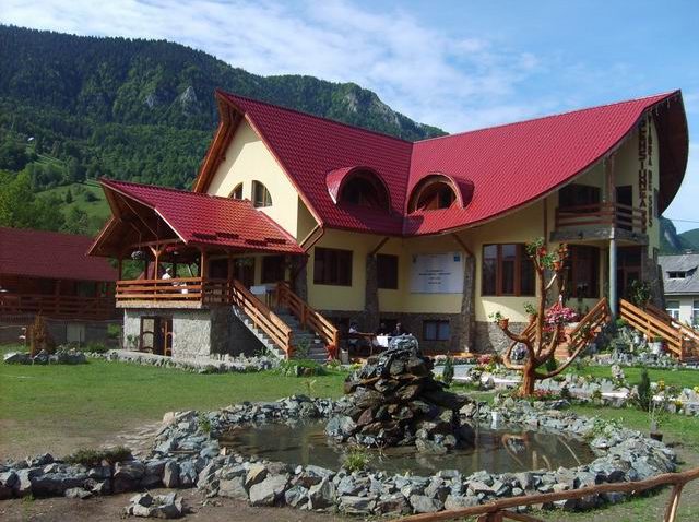 Peste 100 de agenţii de turism au rămas, anul trecut, fără licenţă