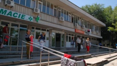 Policlinica 1 din Constanța, deși privatizată, nu are rampă pentru persoane cu dizabilități