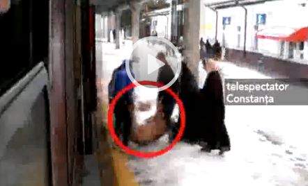 (VIDEO) Aproape INCREDIBIL, dar … adevărat. Cu porcul în trenul Constanţa-Bucureşti