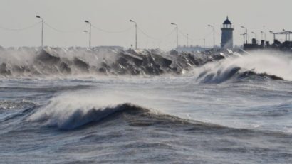 Porturile româneşti de la Marea Neagră, închise din cauza vântului