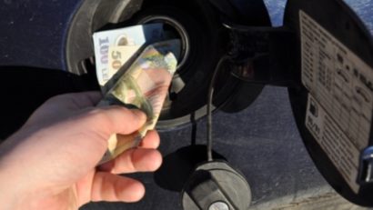 Benzina s-a ieftinit