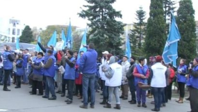 Sindicaliștii Primăriei Constanța, protest în fața Prefecturii