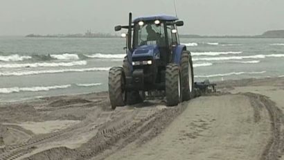 Se lucrează la refacerea plajelor