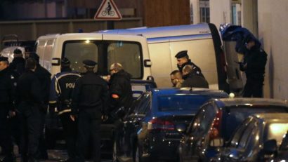 Le Figaro: unul dintre atacatorii din Paris s-a predat poliţiei