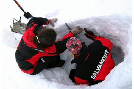 Doi salvamontiști, surprinși de avalanșă la Bâlea Lac