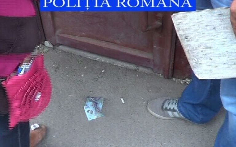 FLAGRANT. Șantajată de doi indivizi fără scrupule din Poarta Albă