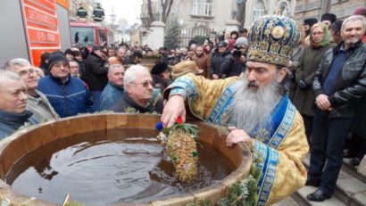 La Catedrala din Constanţa are loc Slujba de Sfinţire a Apelor
