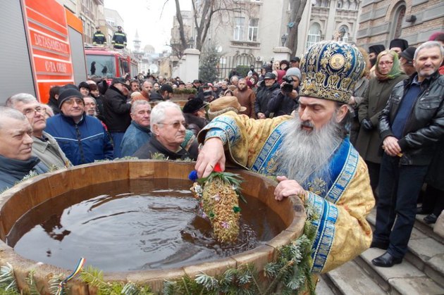 La Catedrala din Constanţa are loc Slujba de Sfinţire a Apelor