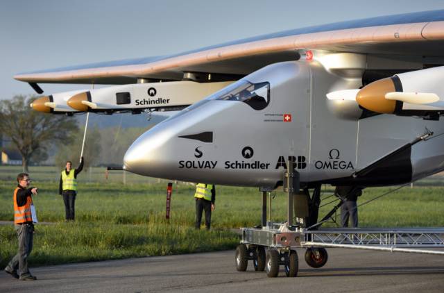 (VIDEO) Avionul Solar Impulse 2 va efectua un zbor în jurul lumii