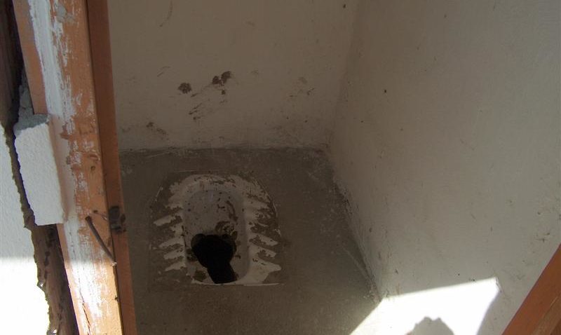 Școli fără apă potabilă și grupuri sanitare